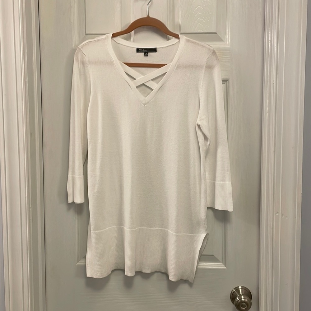 89th & Madison Size Medium Super Soft Sweater with 3/4 Sleeves and “x” detail